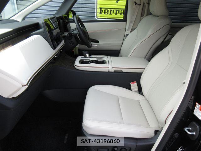 Lexus LM 2024-10 8366730-16