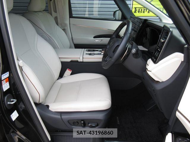 Lexus LM 2024-10 8366730-17