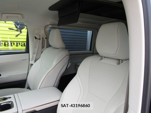 Lexus LM 2024-10 8366730-18