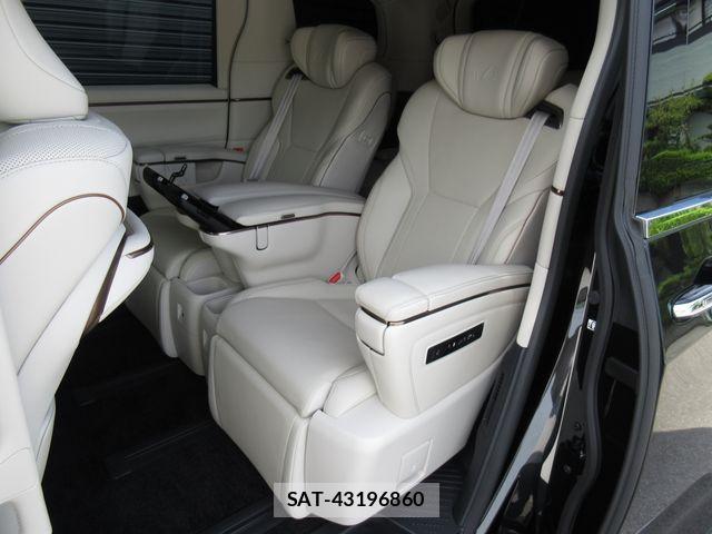 Lexus LM 2024-10 8366730-20