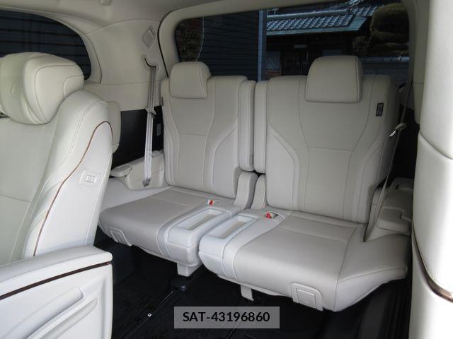 Lexus LM 2024-10 8366730-26