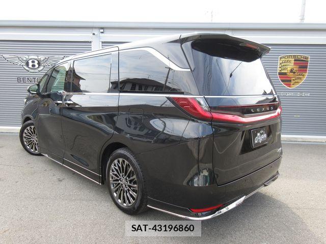 Lexus LM 2024-10 8366730-2