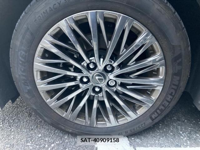 Lexus LM 2024-04 8413288-9