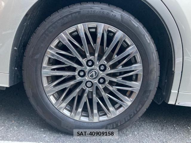 Lexus LM 2024-04 8413288-10