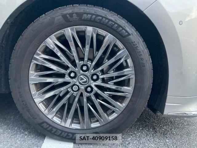 Lexus LM 2024-04 8413288-11