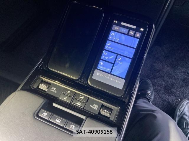 Lexus LM 2024-04 8413288-15