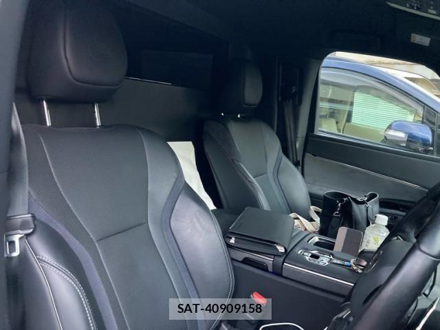 Lexus LM 2024-04 8413288-18