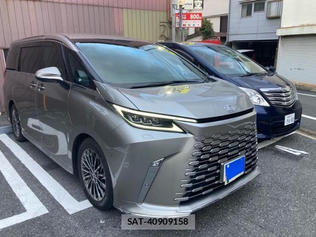 Lexus LM 2024-04 8413288-1
