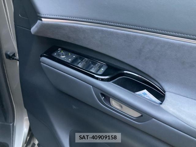 Lexus LM 2024-04 8413288-19