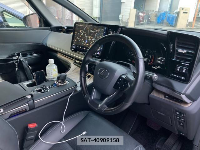 Lexus LM 2024-04 8413288-20