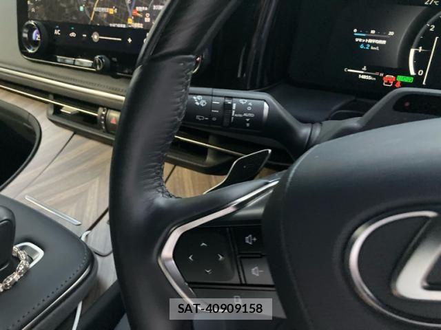 Lexus LM 2024-04 8413288-24