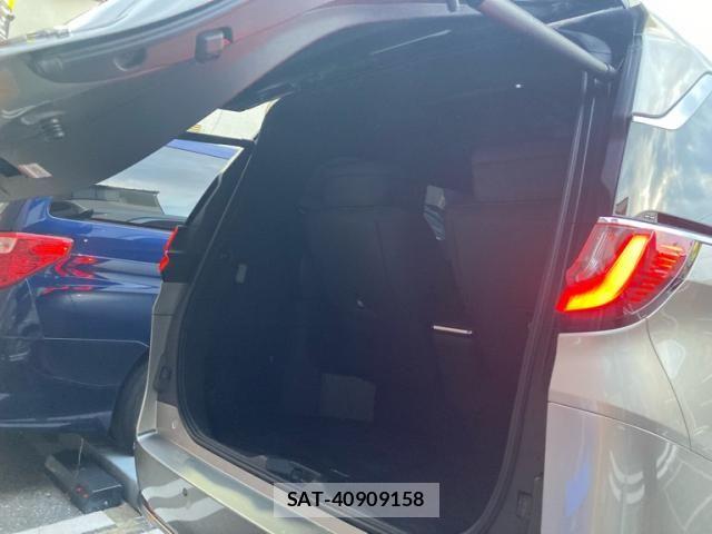 Lexus LM 2024-04 8413288-4