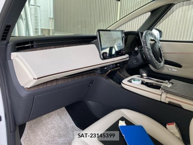 Lexus LM 2024-03 8525537-18