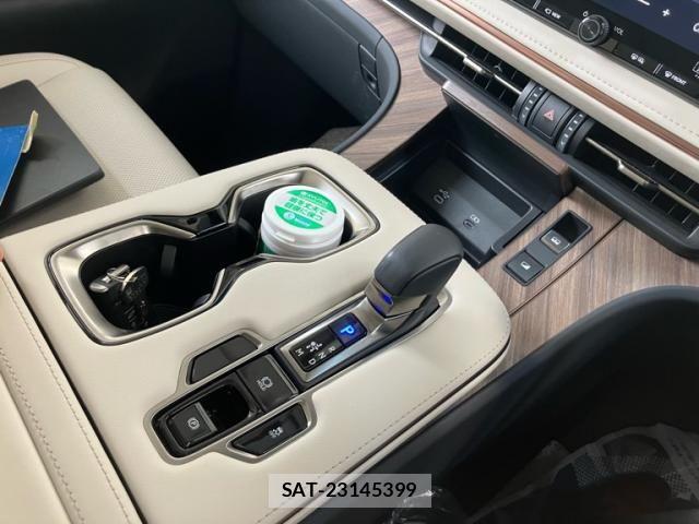 Lexus LM 2024-03 8525537-28