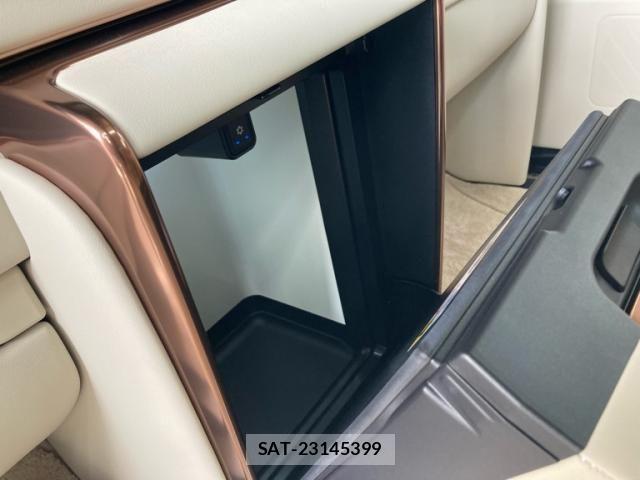 Lexus LM 2024-03 8525537-4