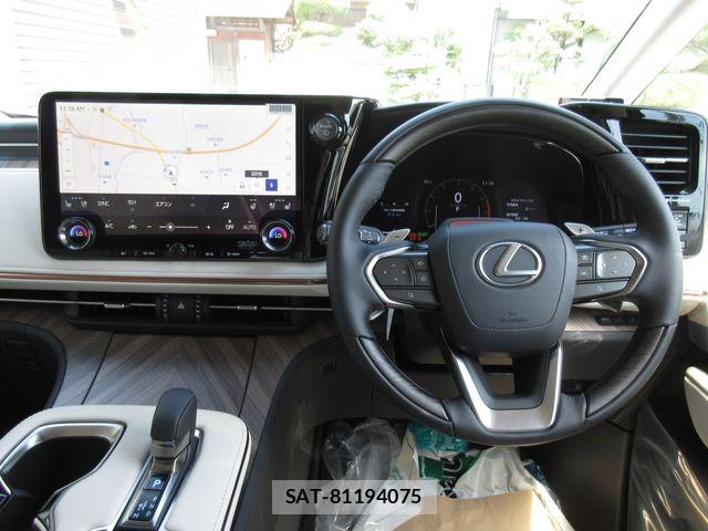 Lexus LM 2026-08 8525536-14