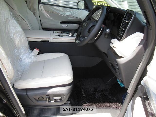 Lexus LM 2026-08 8525536-17