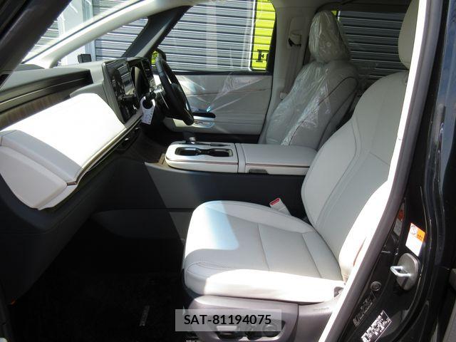 Lexus LM 2026-08 8525536-18