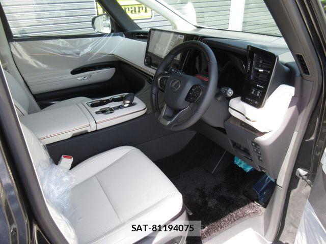 Lexus LM 2026-08 8525536-19