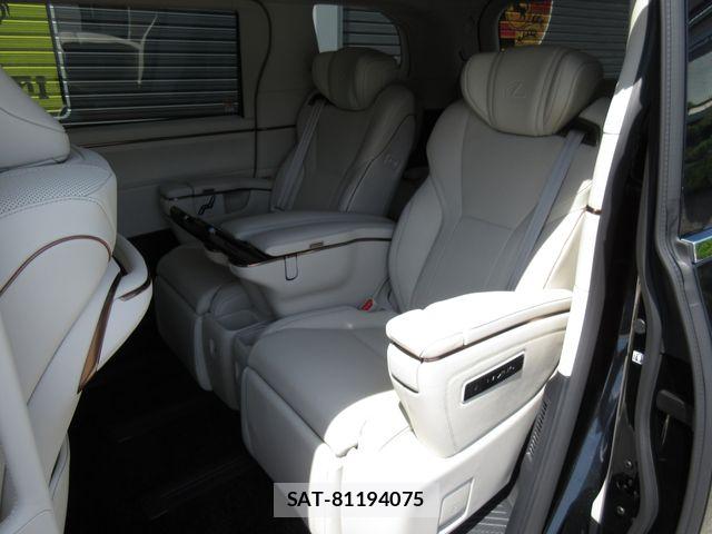 Lexus LM 2026-08 8525536-22