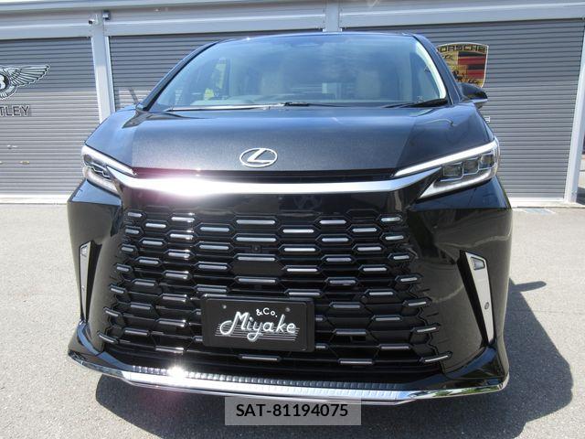 Lexus LM 2026-08 8525536-3