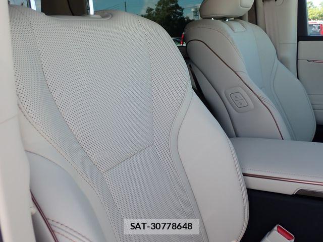 Lexus LM 2025-02 8562444-19