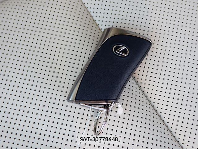 Lexus LM 2025-02 8562444-28