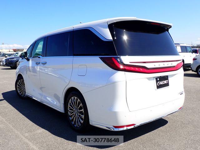 Lexus LM 2025-02 8562444-2