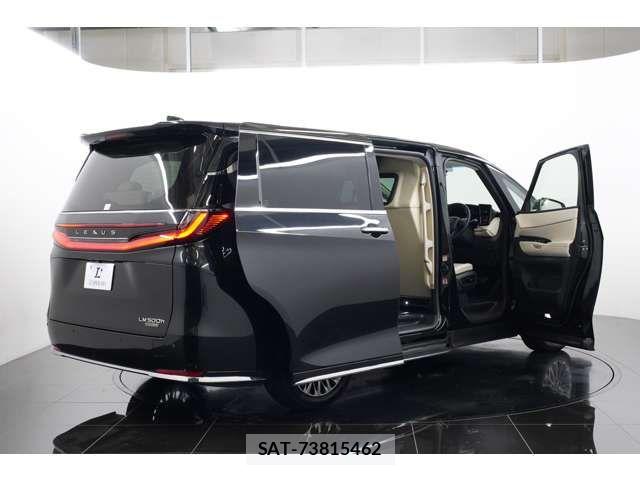 Lexus LM 2025-12 8562443-2
