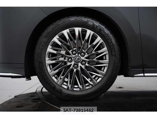 Lexus LM 2025-12 8562443-4