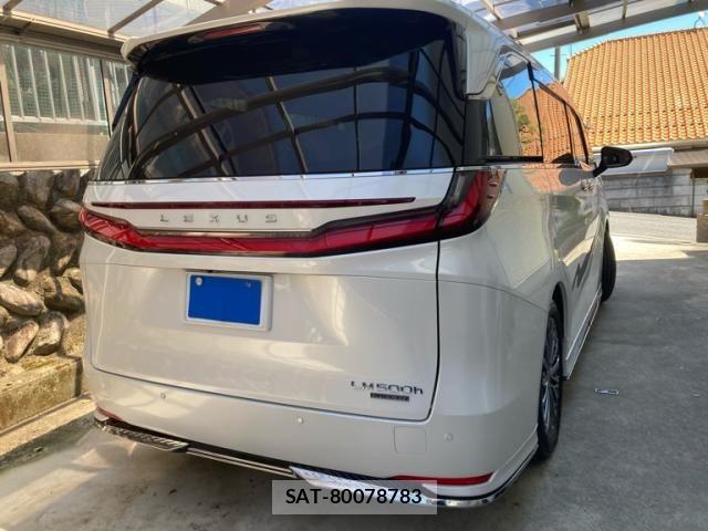 Lexus LM 2024-07 8627477-2