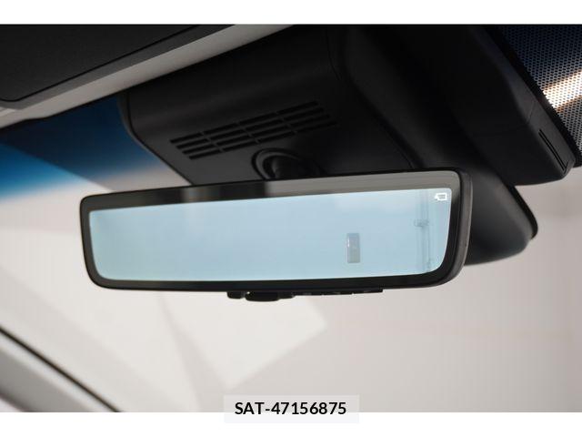 Lexus LM 2026-07 8743430-16