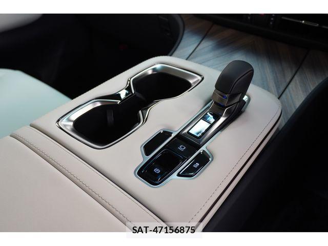 Lexus LM 2026-07 8743430-17