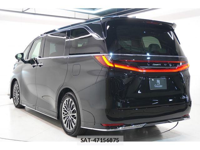 Lexus LM 2026-07 8743430-6