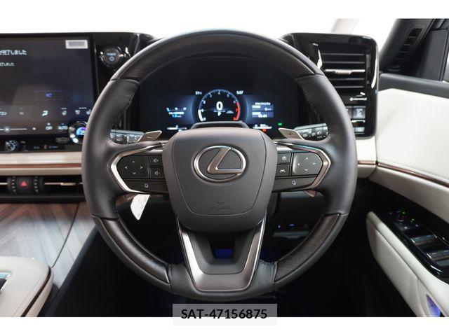 Lexus LM 2026-07 8743430-8
