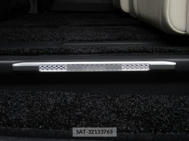 Lexus LM 2025-08 8743431-11