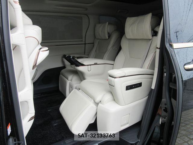 Lexus LM 2025-08 8743431-12