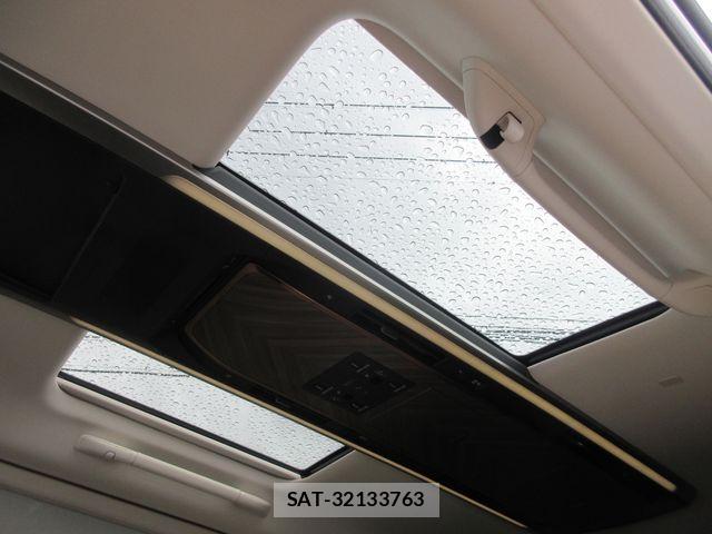Lexus LM 2025-08 8743431-17
