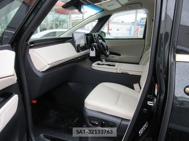 Lexus LM 2025-08 8743431-21