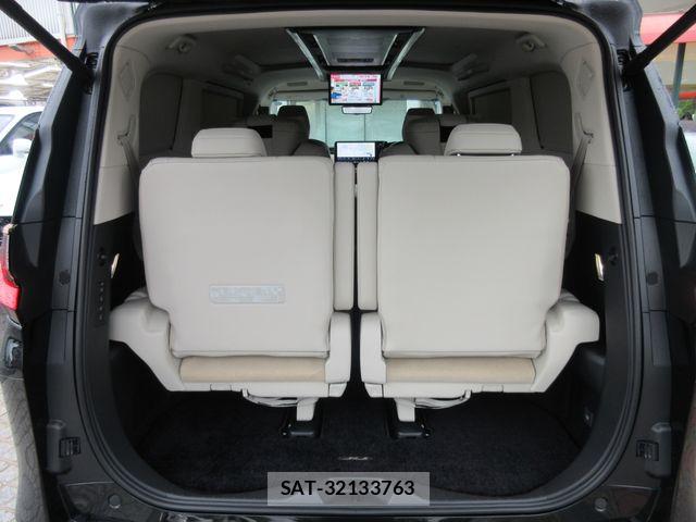 Lexus LM 2025-08 8743431-7