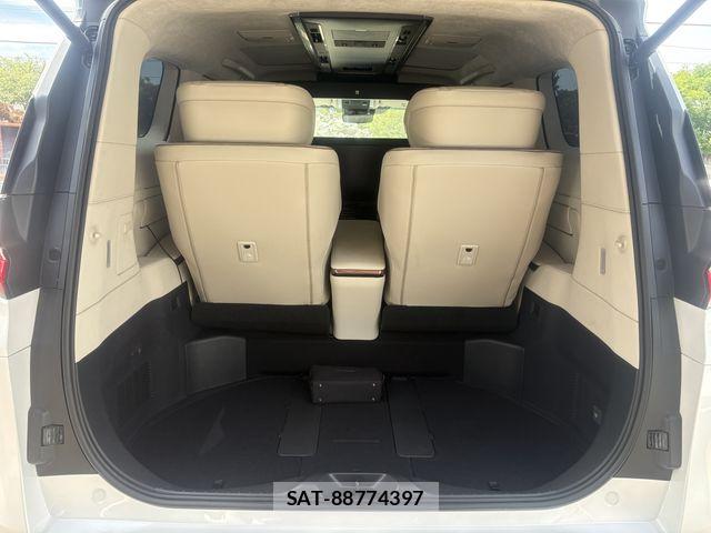 Lexus LM 2024-04 8829960-12