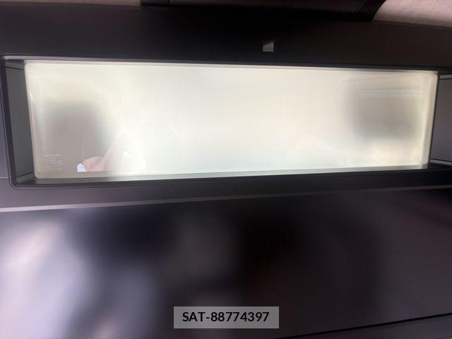 Lexus LM 2024-04 8829960-17