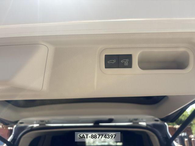 Lexus LM 2024-04 8829960-18