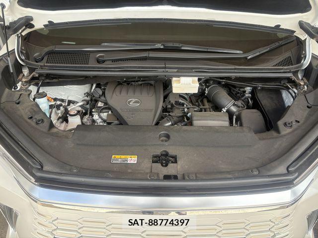 Lexus LM 2024-04 8829960-20