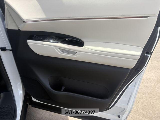 Lexus LM 2024-04 8829960-4