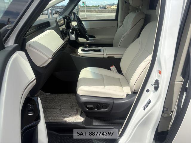 Lexus LM 2024-04 8829960-5