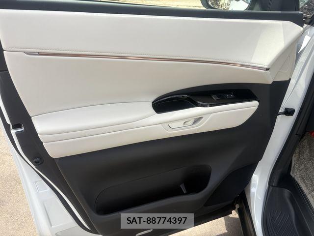 Lexus LM 2024-04 8829960-6