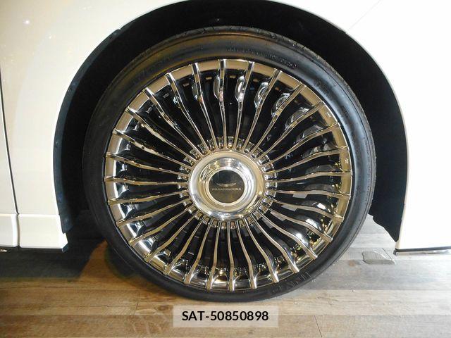 Lexus LM 2025-04 8880507-11