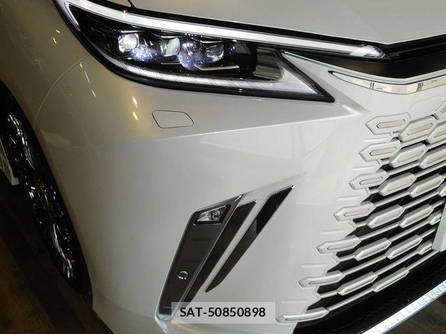 Lexus LM 2025-04 8880507-12