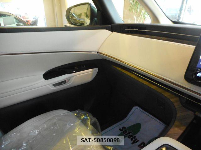 Lexus LM 2025-04 8880507-18